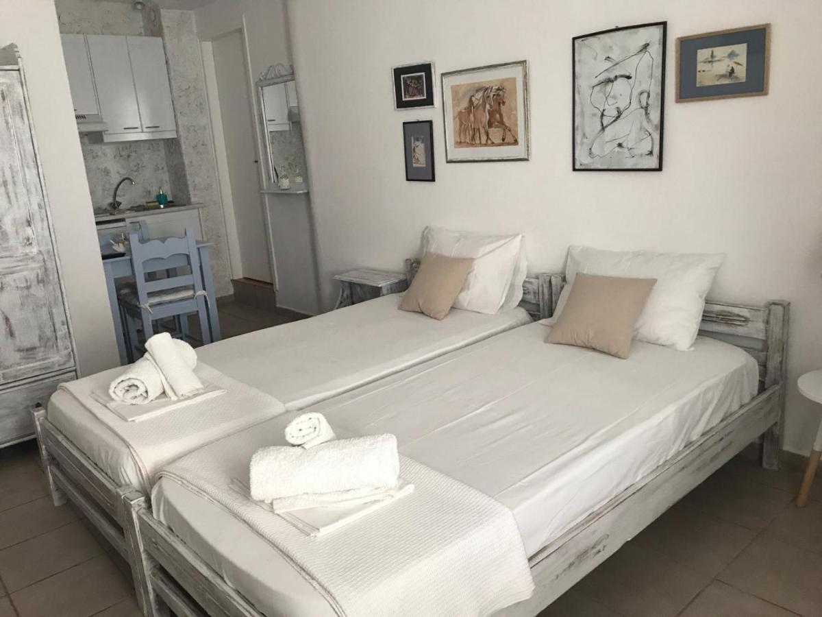 Morpheus Rooms Kini Esterno foto