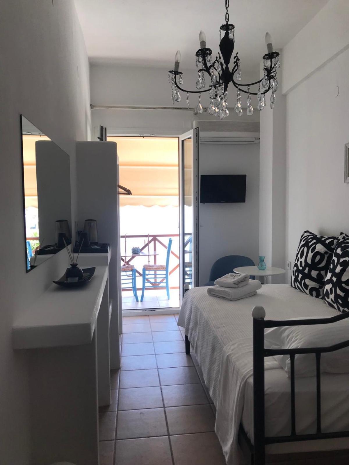 Morpheus Rooms Kini Esterno foto