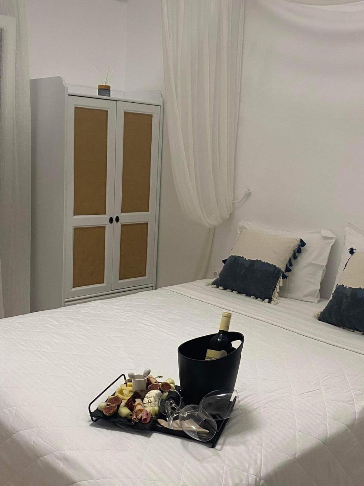 Morpheus Rooms Kini Esterno foto