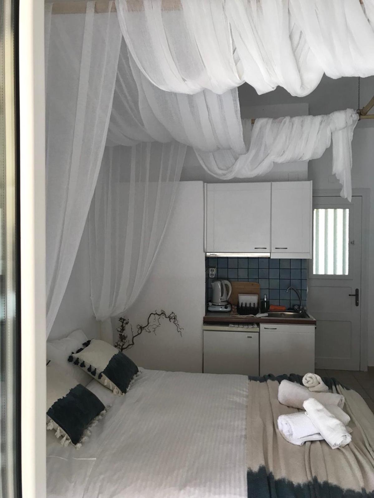 Morpheus Rooms Kini Esterno foto