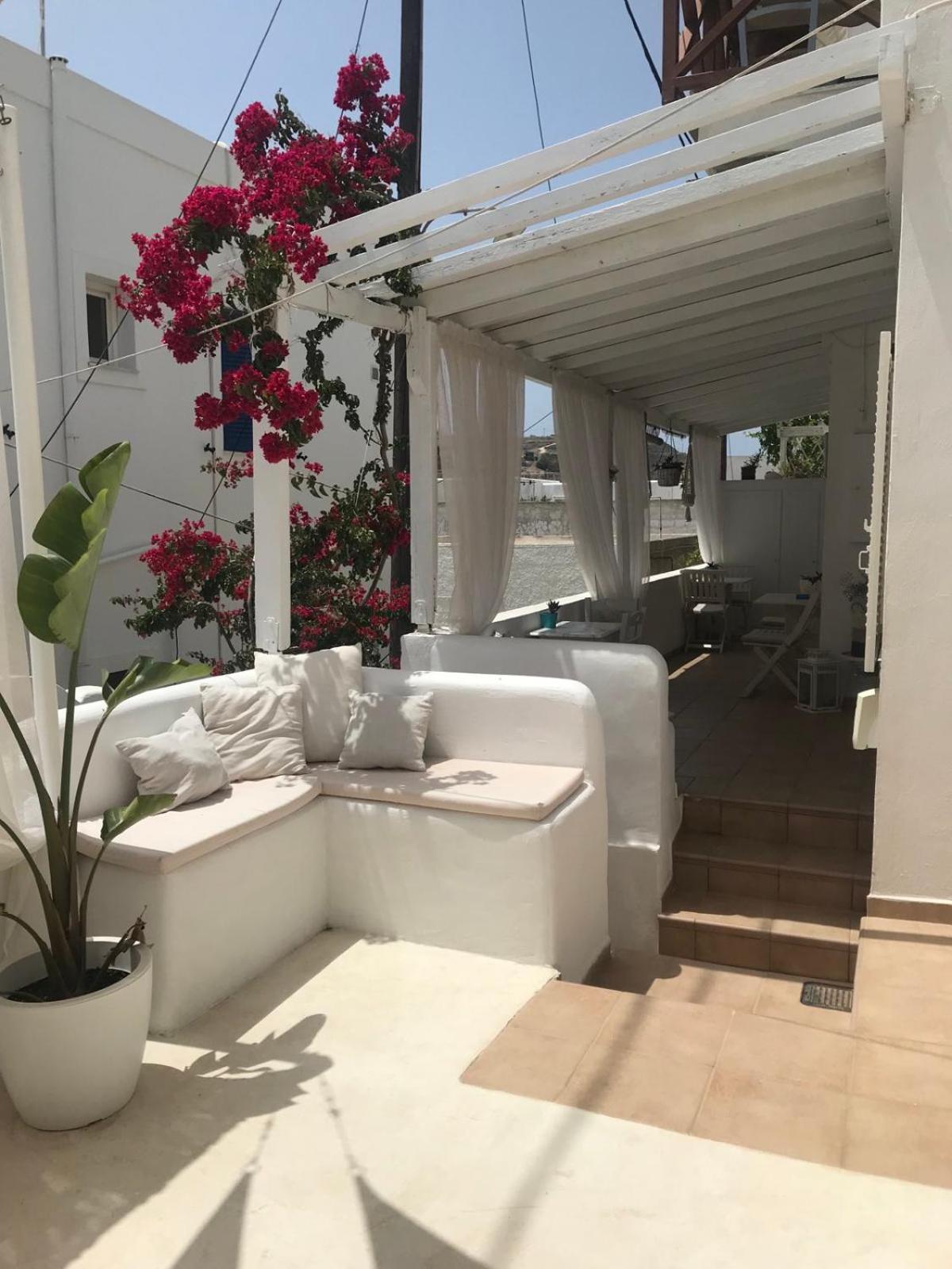 Morpheus Rooms Kini Esterno foto