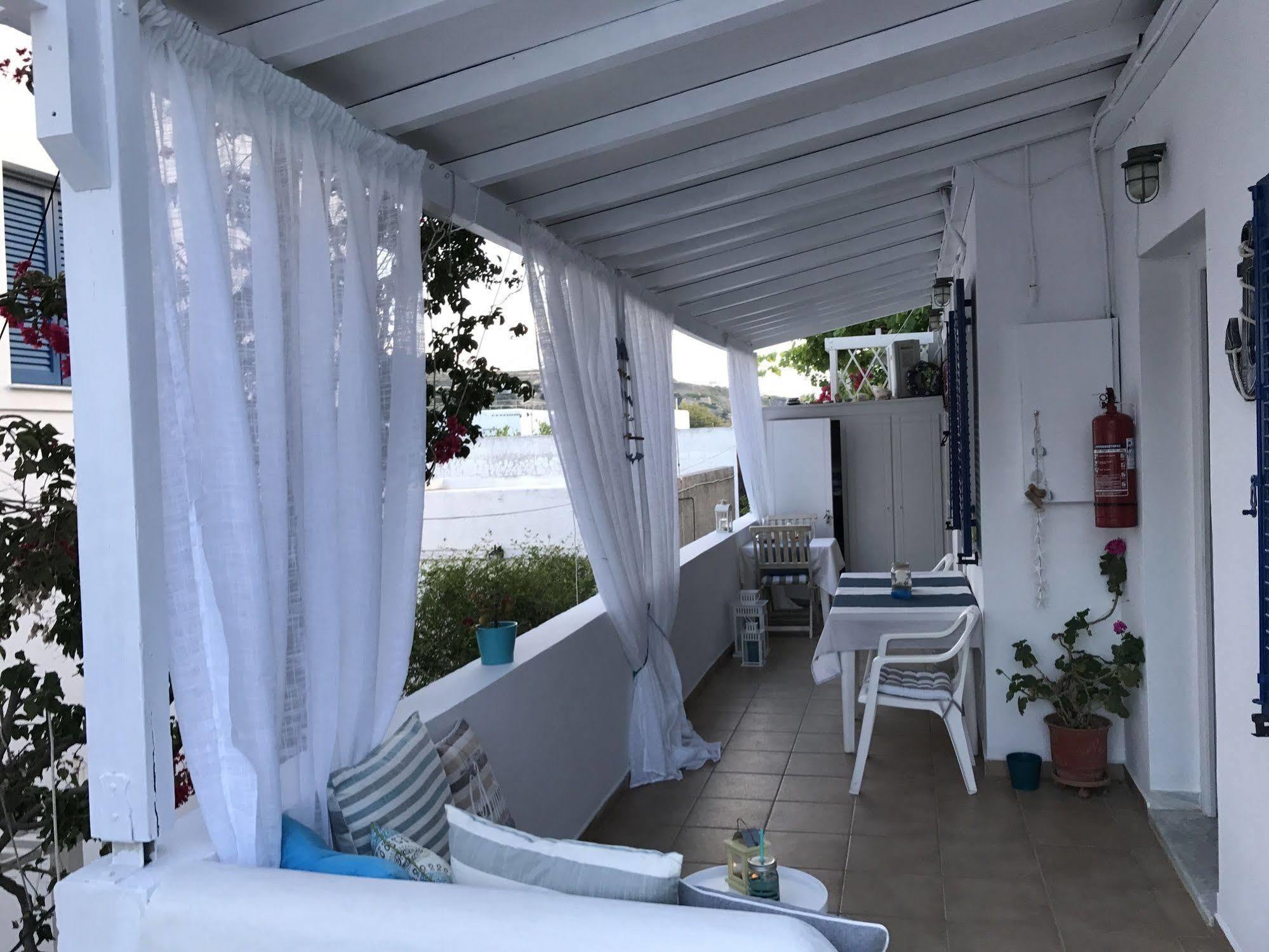 Morpheus Rooms Kini Esterno foto